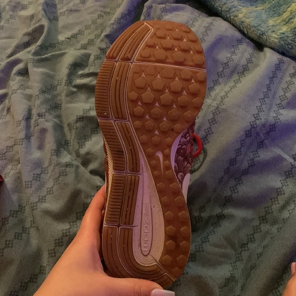 RED FLOWER NIKE PEGASUS SZ 8 - Picture 4 of 4